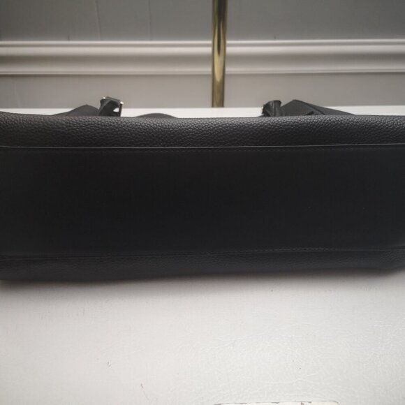 Naturalizer Faux Leather Black Pebble Finish Magnetic Closure Handbag - Picture 8 of 13